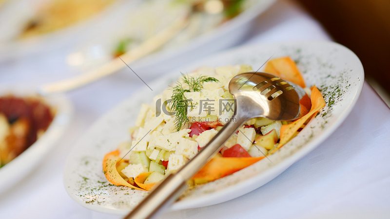 三四线城市餐饮加盟，如何选择适合自己的品牌？**